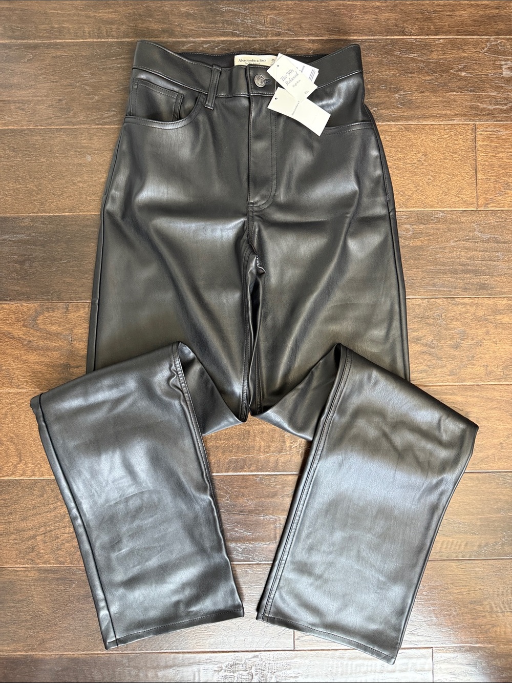 Women’s Abercrombie high rise 90’s relaxed vegan leather pant size 25L NWT